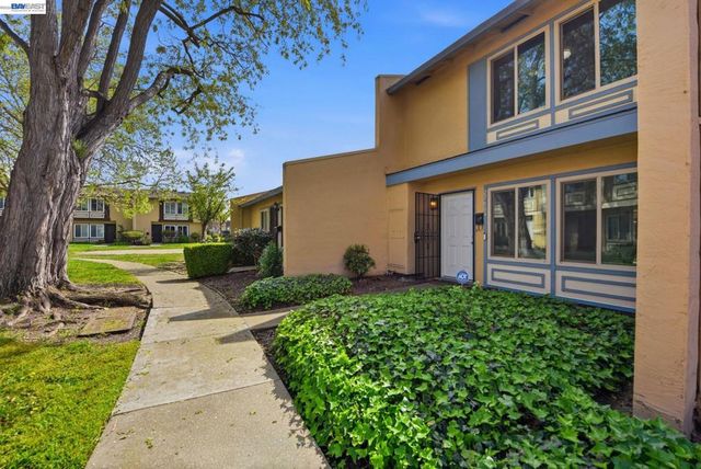 27864 Hummingbird Ct, Hayward, CA 94545