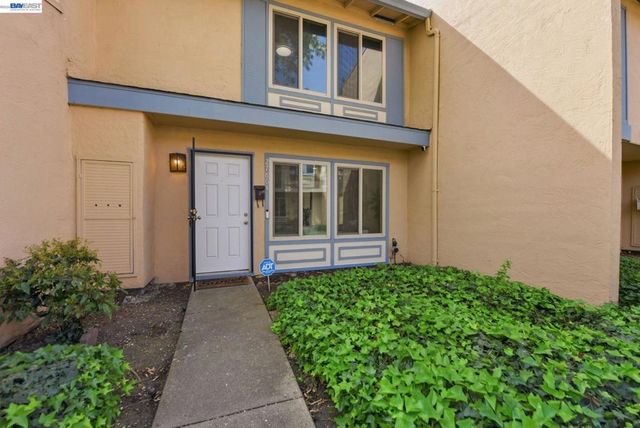 27864 Hummingbird Ct, Hayward, CA 94545