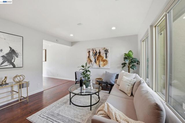 27864 Hummingbird Ct, Hayward, CA 94545