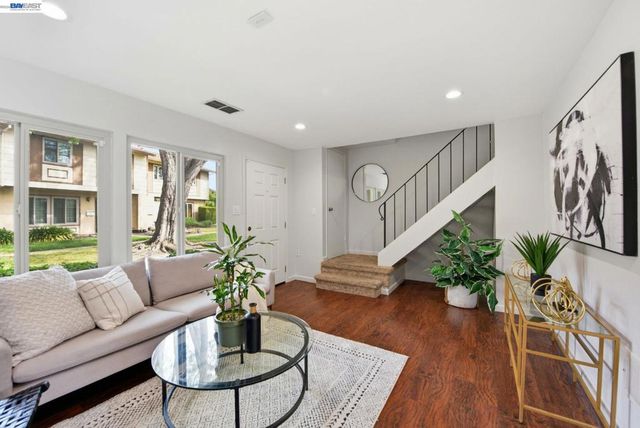 27864 Hummingbird Ct, Hayward, CA 94545