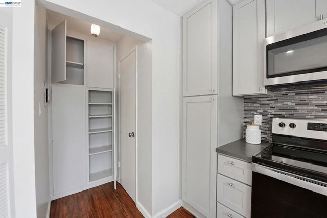 27864 Hummingbird Ct, Hayward, CA 94545