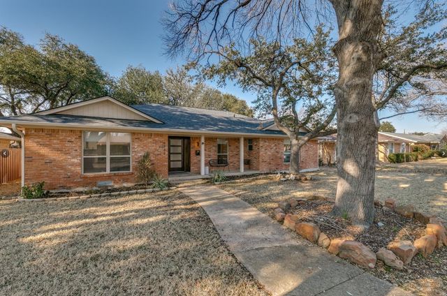 8349 Londonderry Lane, Dallas, TX 75228
