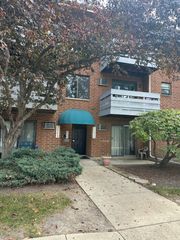 1335 N Winslowe Drive 104, Palatine, IL 60074