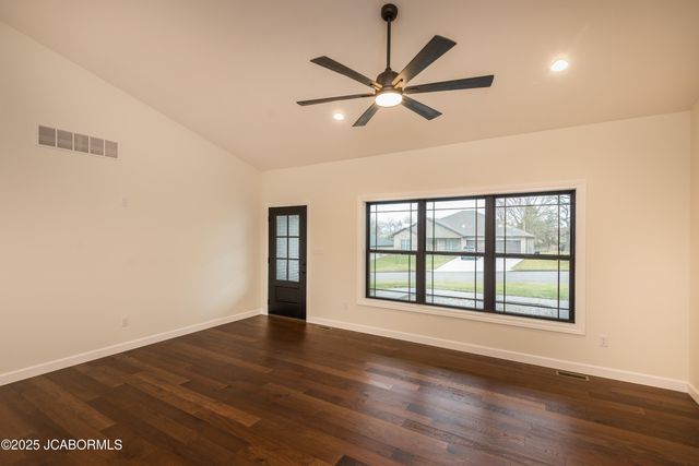 5423 KENVIEW DRIVE, Jefferson City, MO 65109