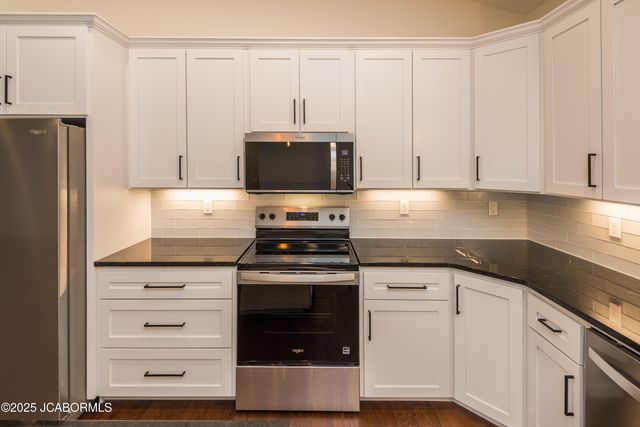 5423 KENVIEW DRIVE, Jefferson City, MO 65109