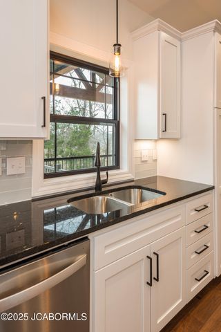 5423 KENVIEW DRIVE, Jefferson City, MO 65109