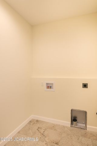 5423 KENVIEW DRIVE, Jefferson City, MO 65109