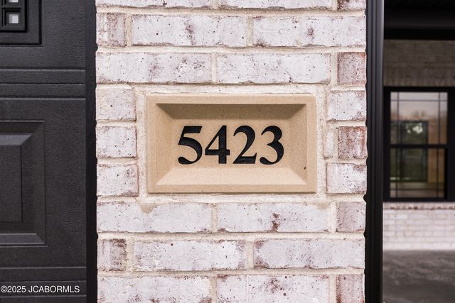 5423 KENVIEW DRIVE, Jefferson City, MO 65109