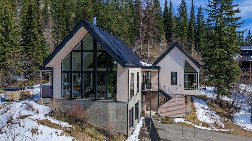 15 Glades Crescent, Whitefish, MT 59937