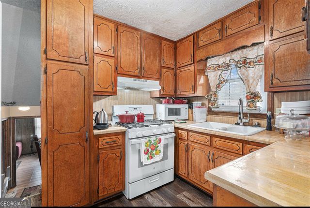 1913 Amberwood Court, Griffin, GA 30223