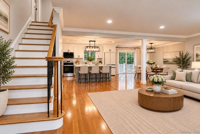 140 Seaman Neck Road, Dix Hills, NY 11746