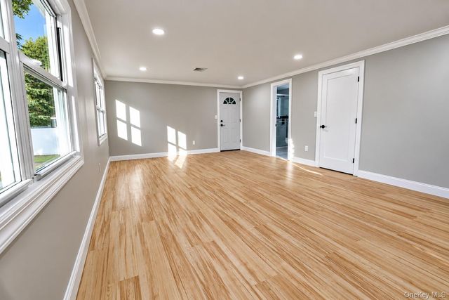 140 Seaman Neck Road, Dix Hills, NY 11746