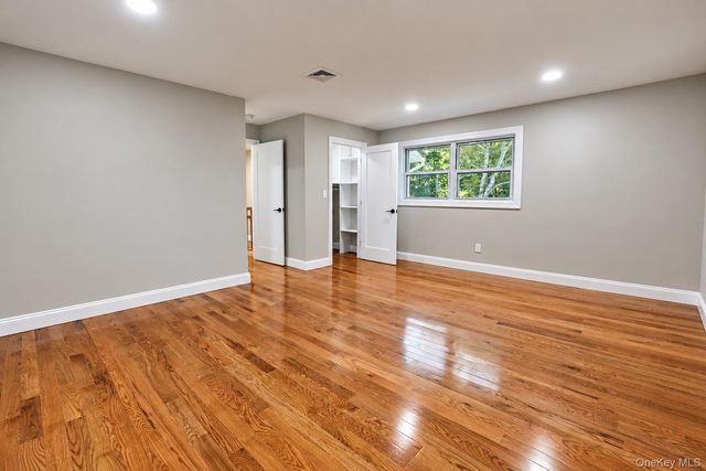 140 Seaman Neck Road, Dix Hills, NY 11746