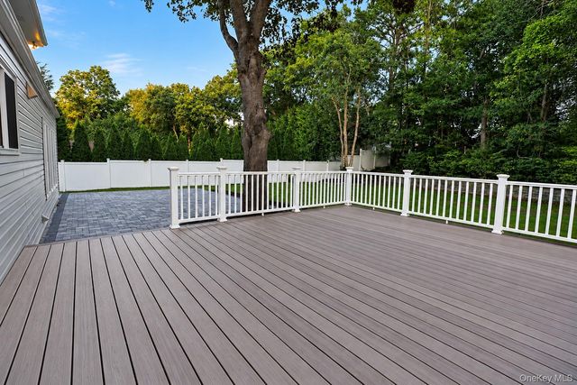 140 Seaman Neck Road, Dix Hills, NY 11746