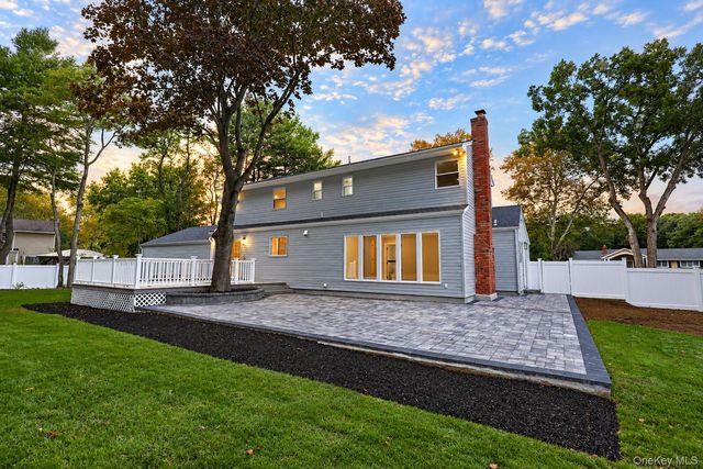 140 Seaman Neck Road, Dix Hills, NY 11746