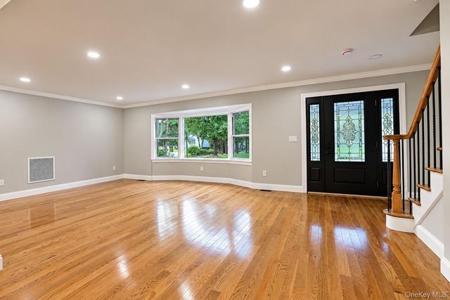 140 Seaman Neck Road, Dix Hills, NY 11746