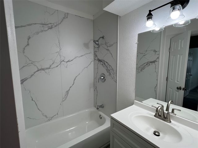 110 Gregory Drive, Heath, TX 75032