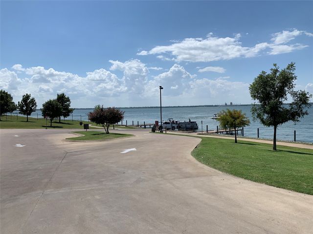 110 Gregory Drive, Heath, TX 75032