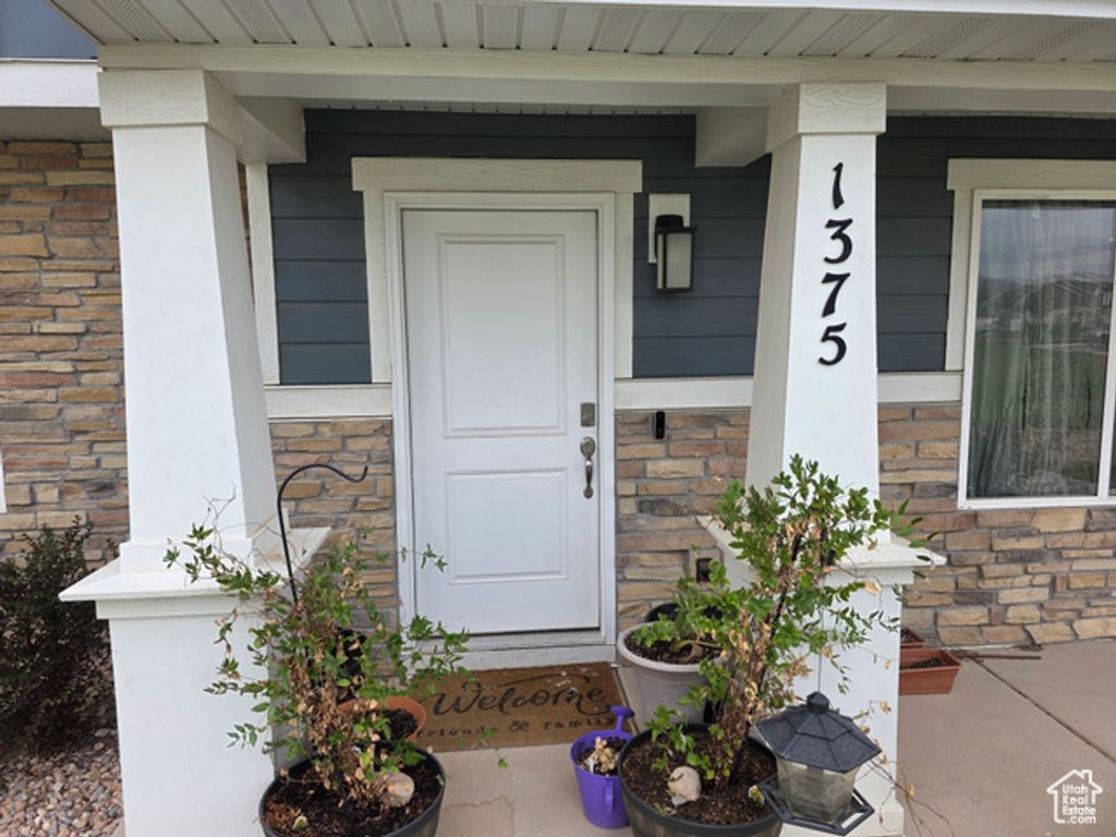 Image 3 of property listing at 1375 S OAKDALE DR, Santaquin, UT 84655