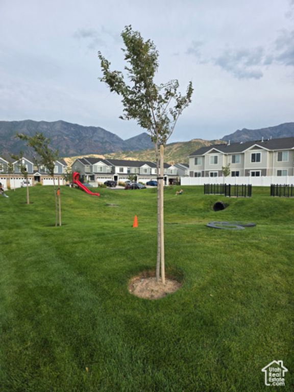 Image 4 of property listing at 1375 S OAKDALE DR, Santaquin, UT 84655