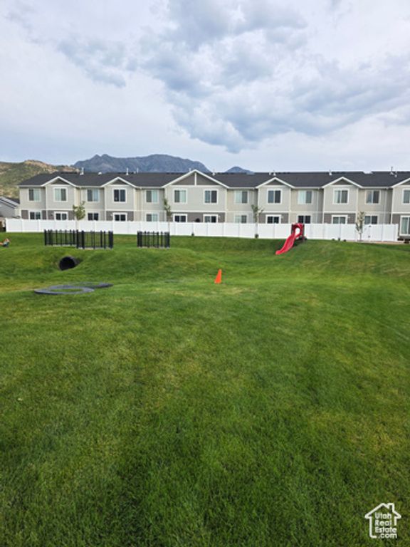 Image 5 of property listing at 1375 S OAKDALE DR, Santaquin, UT 84655