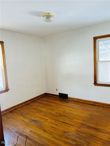 1718 Parkman Road NW, Warren, OH 44485