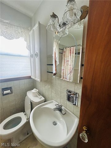 1718 Parkman Road NW, Warren, OH 44485