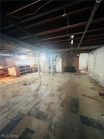 1718 Parkman Road NW, Warren, OH 44485