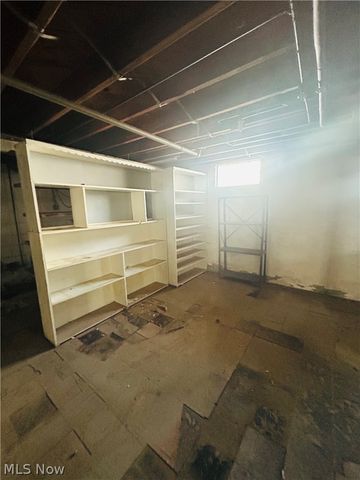 1718 Parkman Road NW, Warren, OH 44485