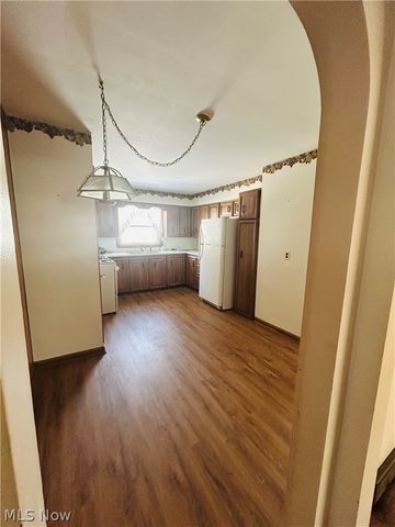 1718 Parkman Road NW, Warren, OH 44485