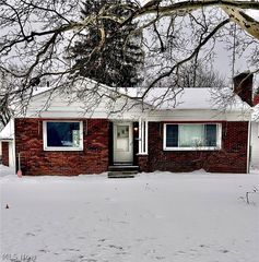 1718 Parkman Road NW, Warren, OH 44485