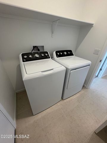 8769 E Crimson Snowberry Way, Vail, AZ 85641