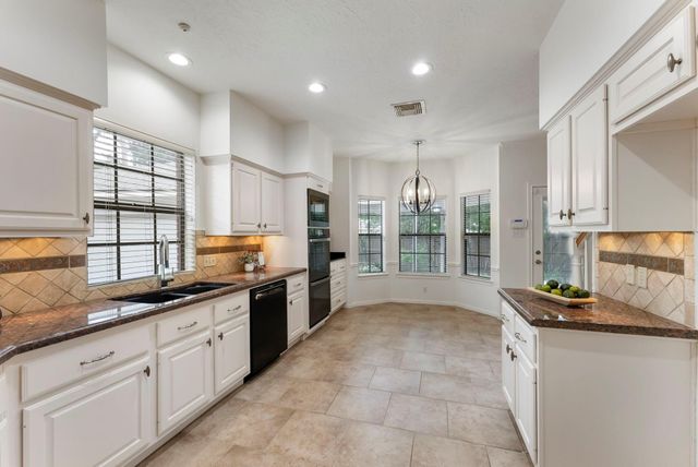 70 Amberglow Court, The Woodlands, TX 77381