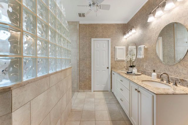 70 Amberglow Court, The Woodlands, TX 77381