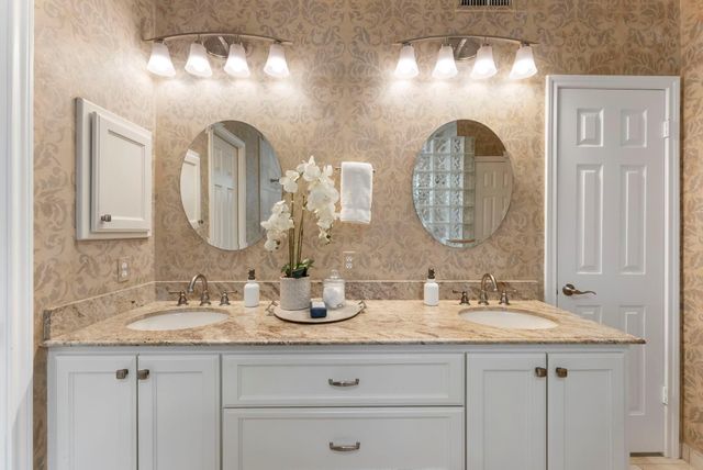 70 Amberglow Court, The Woodlands, TX 77381