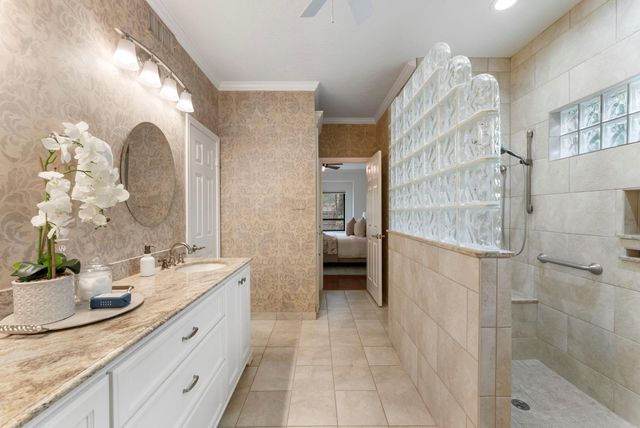 70 Amberglow Court, The Woodlands, TX 77381