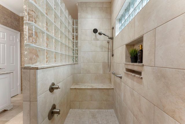 70 Amberglow Court, The Woodlands, TX 77381