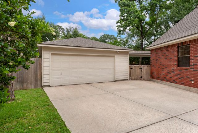 70 Amberglow Court, The Woodlands, TX 77381