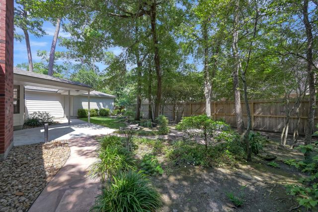 70 Amberglow Court, The Woodlands, TX 77381