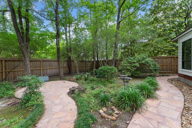 70 Amberglow Court, The Woodlands, TX 77381