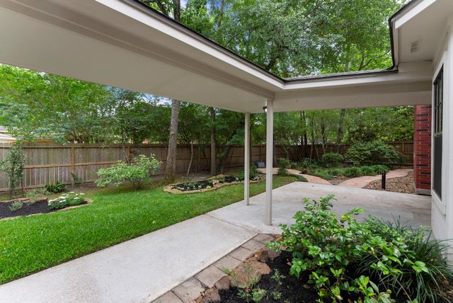 70 Amberglow Court, The Woodlands, TX 77381