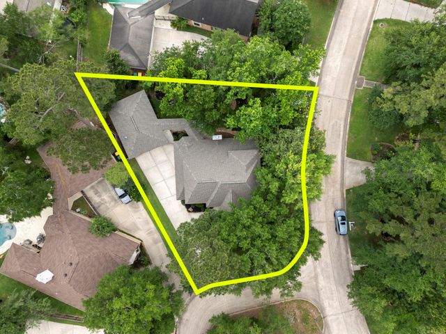 70 Amberglow Court, The Woodlands, TX 77381