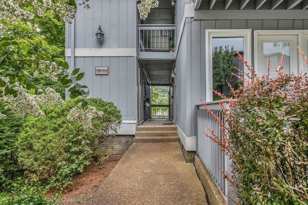 21 Vaughns Gap Rd Apt 118G, Nashville, TN 37205