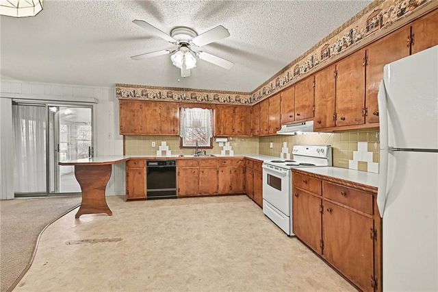 112 Helen Street, Excelsior Springs, MO 64024