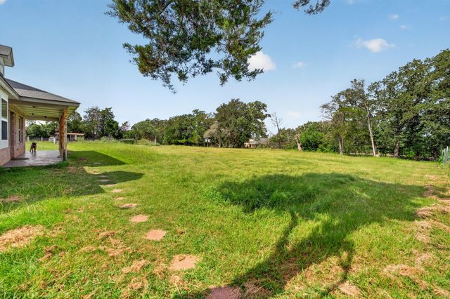1689 Fm 2104, Paige, TX 78659