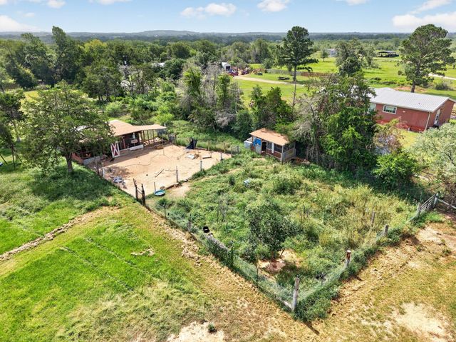 1689 Fm 2104, Paige, TX 78659