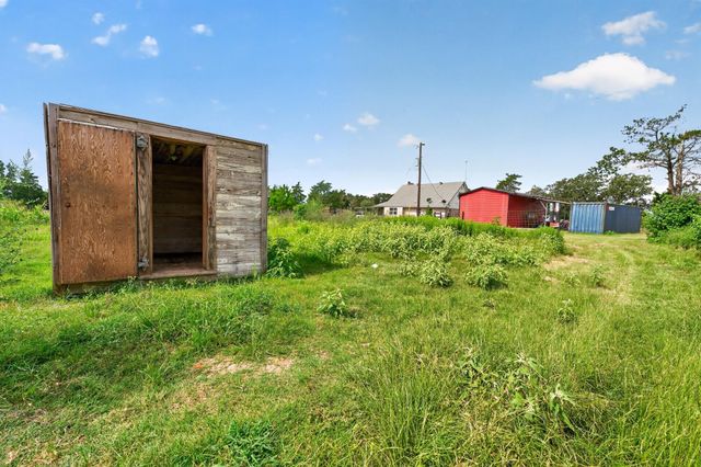 1689 Fm 2104, Paige, TX 78659