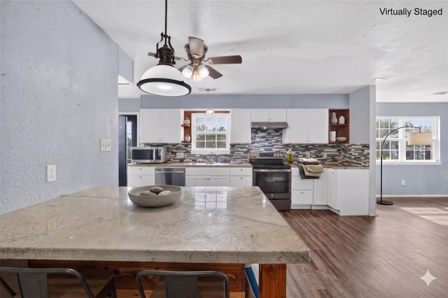 1689 Fm 2104, Paige, TX 78659