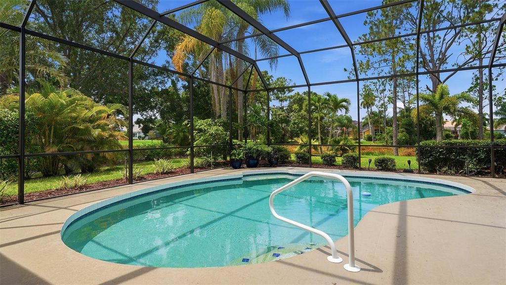 Image 2 of property listing at 7117 DORNOUGH LANE, Bradenton, FL 34202