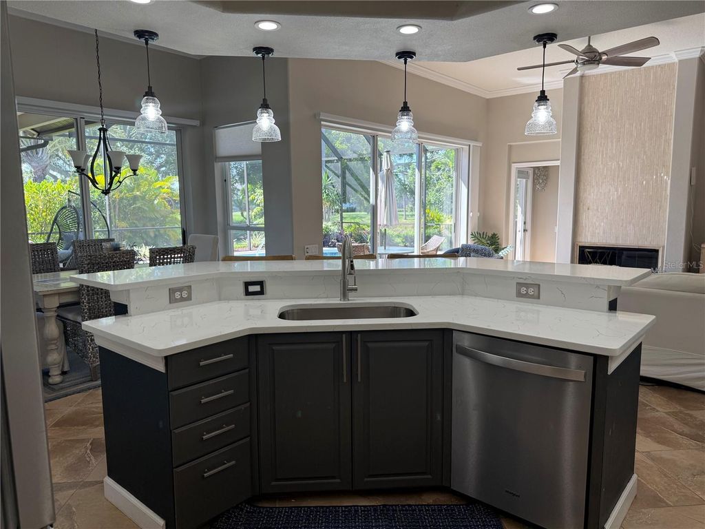 Image 16 of property listing at 7117 DORNOUGH LANE, Bradenton, FL 34202